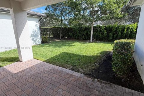 Villa ou maison à louer à Miramar, Floride: 3 chambres, 190.17 m2 № 1982283 - photo 26
