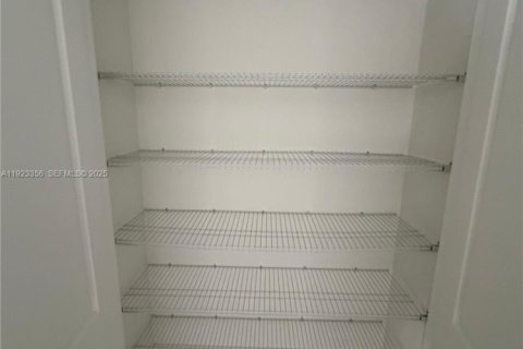 Villa ou maison à louer à Miramar, Floride: 3 chambres, 190.17 m2 № 1982283 - photo 20