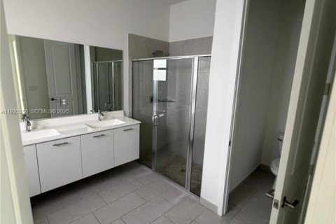 Villa ou maison à louer à Miramar, Floride: 3 chambres, 190.17 m2 № 1982283 - photo 18