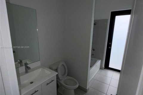 Villa ou maison à louer à Miramar, Floride: 3 chambres, 190.17 m2 № 1982283 - photo 13