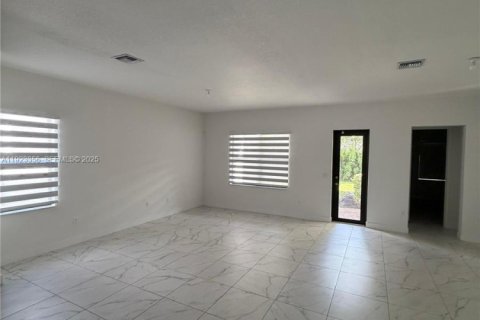Villa ou maison à louer à Miramar, Floride: 3 chambres, 190.17 m2 № 1982283 - photo 4