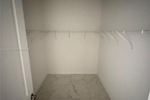 Villa ou maison à louer à Miramar, Floride: 3 chambres, 190.17 m2 № 1982283 - photo 21