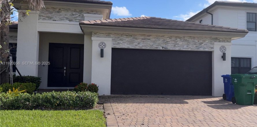 Villa ou maison à Miramar, Floride 3 chambres, 190.17 m2 № 1982283