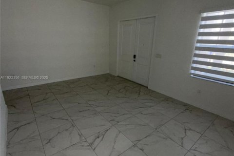 Villa ou maison à louer à Miramar, Floride: 3 chambres, 190.17 m2 № 1982283 - photo 9