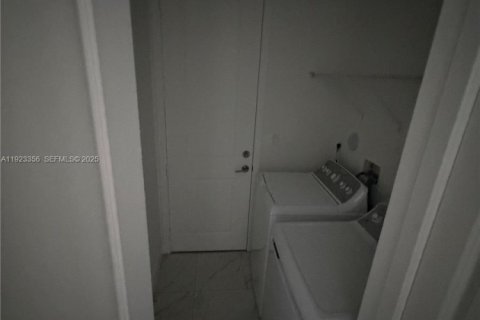 Villa ou maison à louer à Miramar, Floride: 3 chambres, 190.17 m2 № 1982283 - photo 23