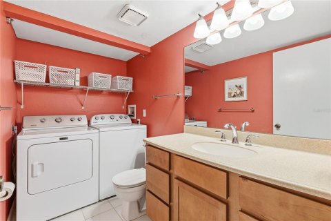 Touwnhouse à vendre à New Smyrna Beach, Floride: 2 chambres, 110.37 m2 № 2399460 - photo 17