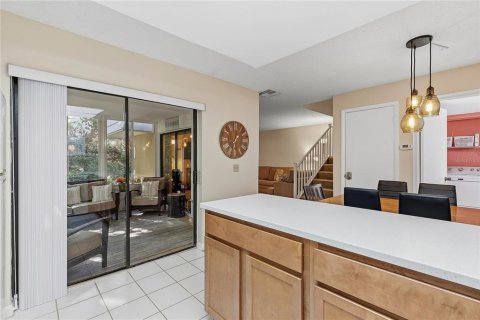 Touwnhouse à vendre à New Smyrna Beach, Floride: 2 chambres, 110.37 m2 № 2399460 - photo 13