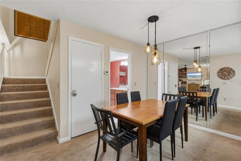 Touwnhouse à vendre à New Smyrna Beach, Floride: 2 chambres, 110.37 m2 № 2399460 - photo 11