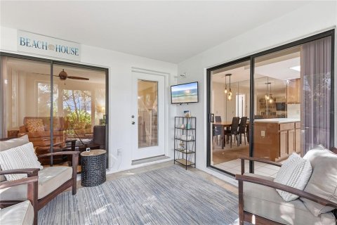 Touwnhouse à vendre à New Smyrna Beach, Floride: 2 chambres, 110.37 m2 № 2399460 - photo 4
