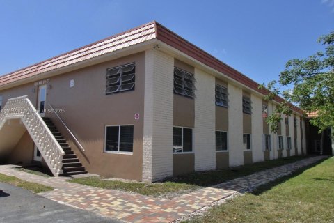 Снять в аренду кондоминиум в Уилтон-Мэнорс, Флорида 1 спальня, 69.68м2, № 1889929 - фото 19