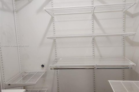 Снять в аренду кондоминиум в Уилтон-Мэнорс, Флорида 1 спальня, 69.68м2, № 1889929 - фото 16