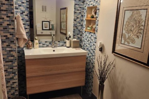Снять в аренду кондоминиум в Уилтон-Мэнорс, Флорида 1 спальня, 69.68м2, № 1889929 - фото 17