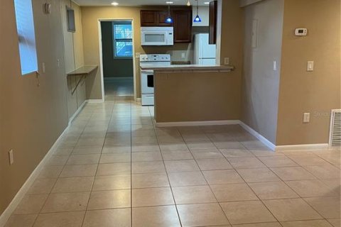 Propiedad comercial en Eustis, Florida 5 dormitorios, 230.12 m2 № 2198144