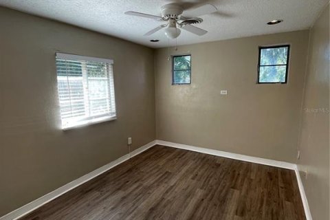 Propiedad comercial en venta en Eustis, Florida, 5 dormitorios, 230.12 m2 № 2198144 - foto 17