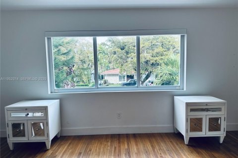 Casa en alquiler en Coral Gables, Florida, 4 dormitorios, 187.01 m2 № 2007819 - foto 19