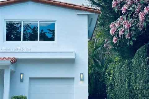 Casa en alquiler en Coral Gables, Florida, 4 dormitorios, 187.01 m2 № 2007819 - foto 3