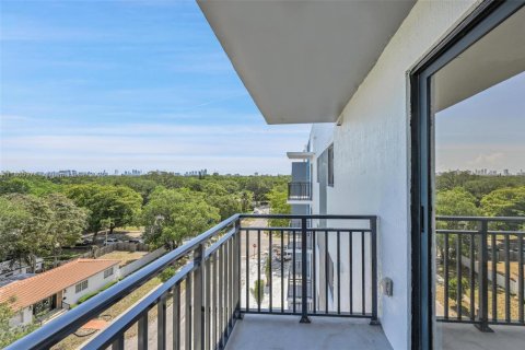 Apartment in North Miami, Florida 2 bedrooms, 83.7 sq.m. № 1927380 - photo 1