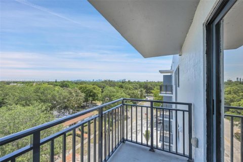 Apartment in North Miami, Florida 2 bedrooms, 83.7 sq.m. № 1927380 - photo 2