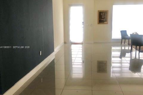 Adosado en alquiler en Miami, Florida, 3 dormitorios, 241.45 m2 № 2007888 - foto 6