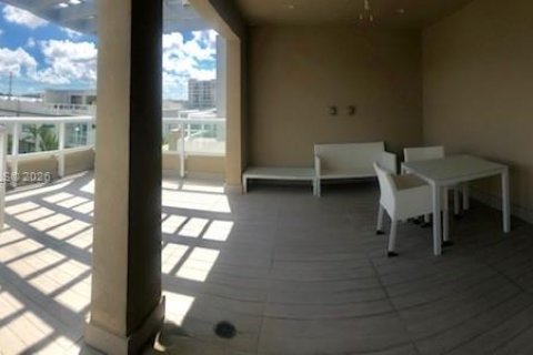 Adosado en alquiler en Miami, Florida, 3 dormitorios, 241.45 m2 № 2007888 - foto 16