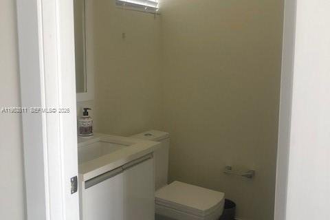 Adosado en alquiler en Miami, Florida, 3 dormitorios, 241.45 m2 № 2007888 - foto 3