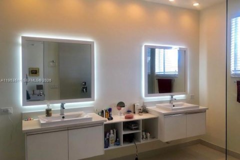 Adosado en alquiler en Miami, Florida, 3 dormitorios, 241.45 m2 № 2007888 - foto 10