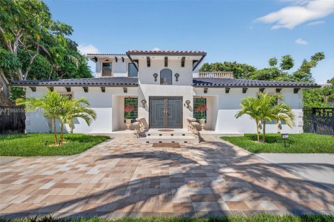 House in Biscayne Park, Florida 4 bedrooms, 346.25 sq.m. № 2059063 - photo 6