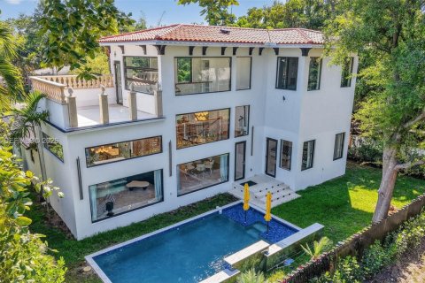 House in Biscayne Park, Florida 4 bedrooms, 346.25 sq.m. № 2059063 - photo 1