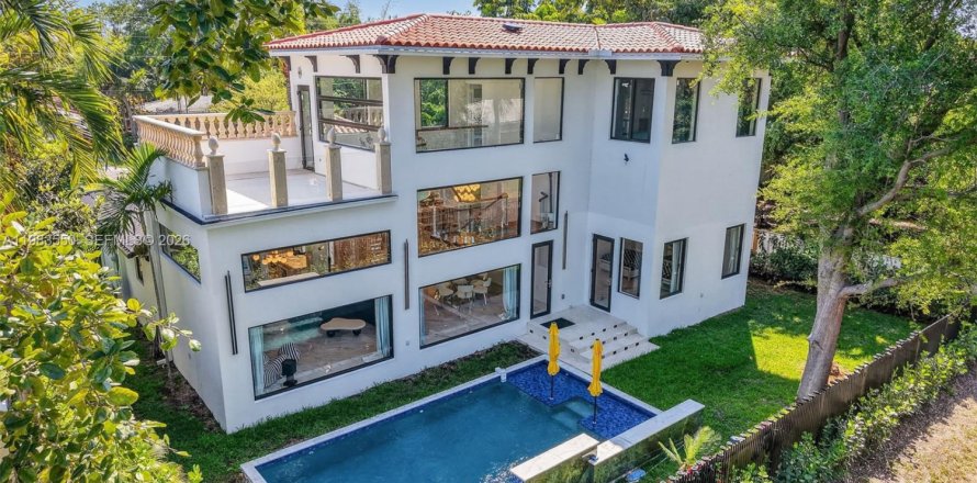 House in Biscayne Park, Florida 4 bedrooms, 346.25 sq.m. № 2059063