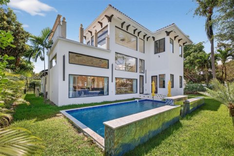 House in Biscayne Park, Florida 4 bedrooms, 346.25 sq.m. № 2059063 - photo 2