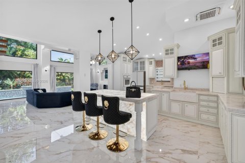 House in Biscayne Park, Florida 4 bedrooms, 346.25 sq.m. № 2059063 - photo 16