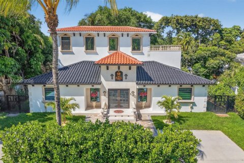 House in Biscayne Park, Florida 4 bedrooms, 346.25 sq.m. № 2059063 - photo 4