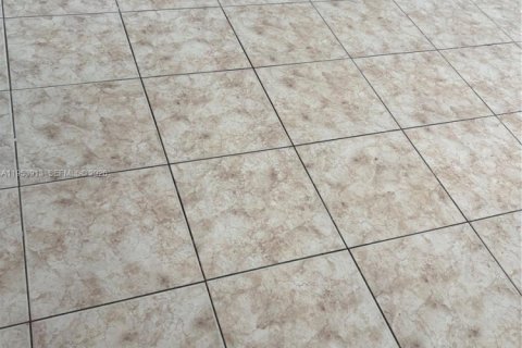 House in Miami, Florida 4 bedrooms, 156.26 sq.m. № 2009313 - photo 22