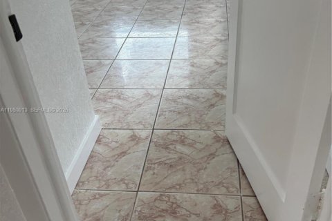 House in Miami, Florida 4 bedrooms, 156.26 sq.m. № 2009313 - photo 11