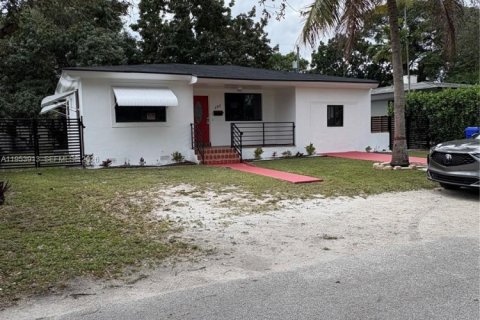 House in Miami, Florida 4 bedrooms, 156.26 sq.m. № 2009313