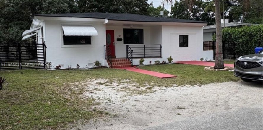 House in Miami, Florida 4 bedrooms, 156.26 sq.m. № 2009313