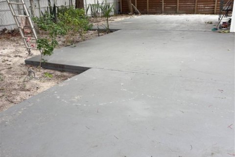 House in Miami, Florida 4 bedrooms, 156.26 sq.m. № 2009313 - photo 15