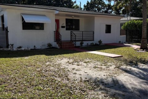 House in Miami, Florida 4 bedrooms, 156.26 sq.m. № 2009313 - photo 23