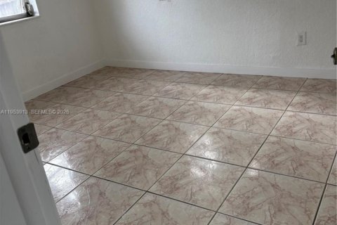 House in Miami, Florida 4 bedrooms, 156.26 sq.m. № 2009313 - photo 6