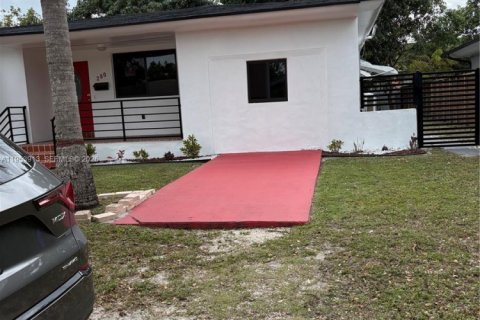 House in Miami, Florida 4 bedrooms, 156.26 sq.m. № 2009313 - photo 20