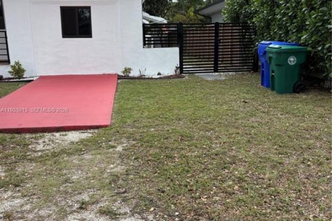 House in Miami, Florida 4 bedrooms, 156.26 sq.m. № 2009313 - photo 18