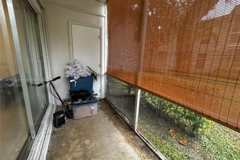 Condo in Miami, Florida, 1 bedroom № 1923813 - photo 11