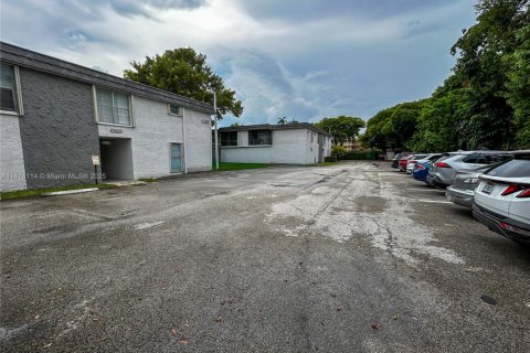 Condo in Miami, Florida, 1 bedroom № 1923813 - photo 1