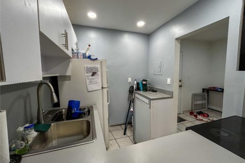Condo in Miami, Florida, 1 bedroom № 1923813 - photo 5