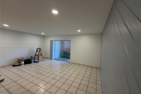 Condo in Miami, Florida, 1 bedroom № 1923813 - photo 15