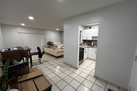 Condo in Miami, Florida, 1 bedroom № 1923813 - photo 2