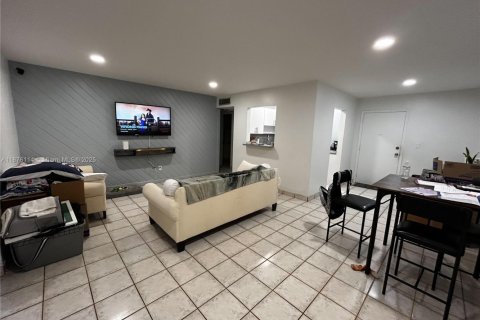 Condo in Miami, Florida, 1 bedroom № 1923813 - photo 4