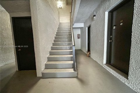 Condo in Miami, Florida, 1 bedroom № 1923813 - photo 12