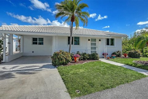 House in Longboat Key, Florida 2 bedrooms, 129.97 sq.m. № 2166022 - photo 8