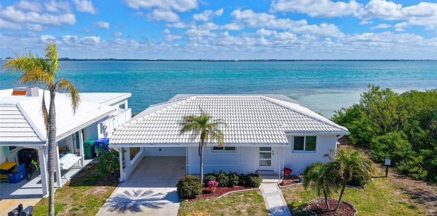 House in Longboat Key, Florida 2 bedrooms, 129.97 sq.m. № 2166022